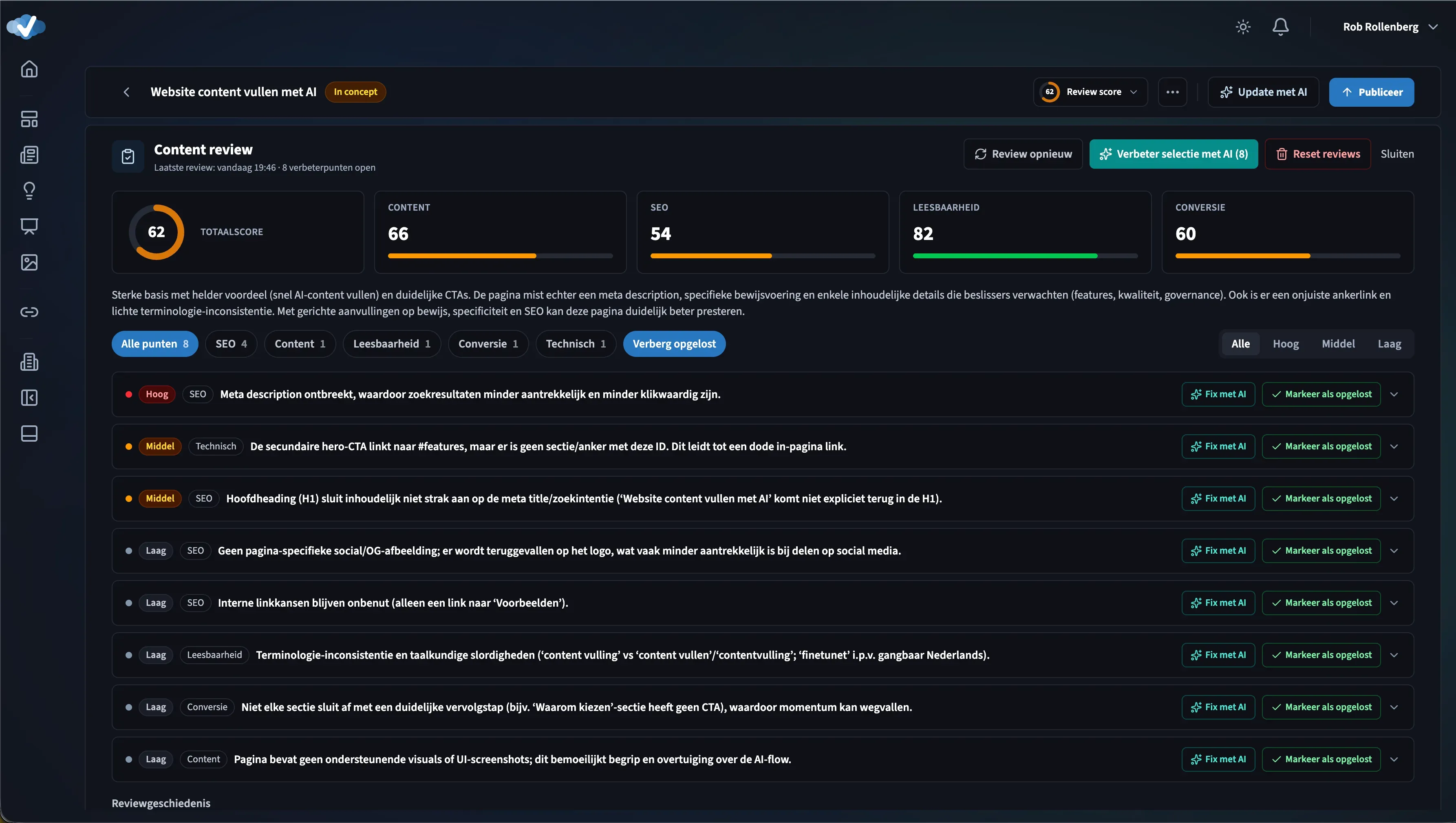 Interface voor contentbeoordeling met scores en suggesties.